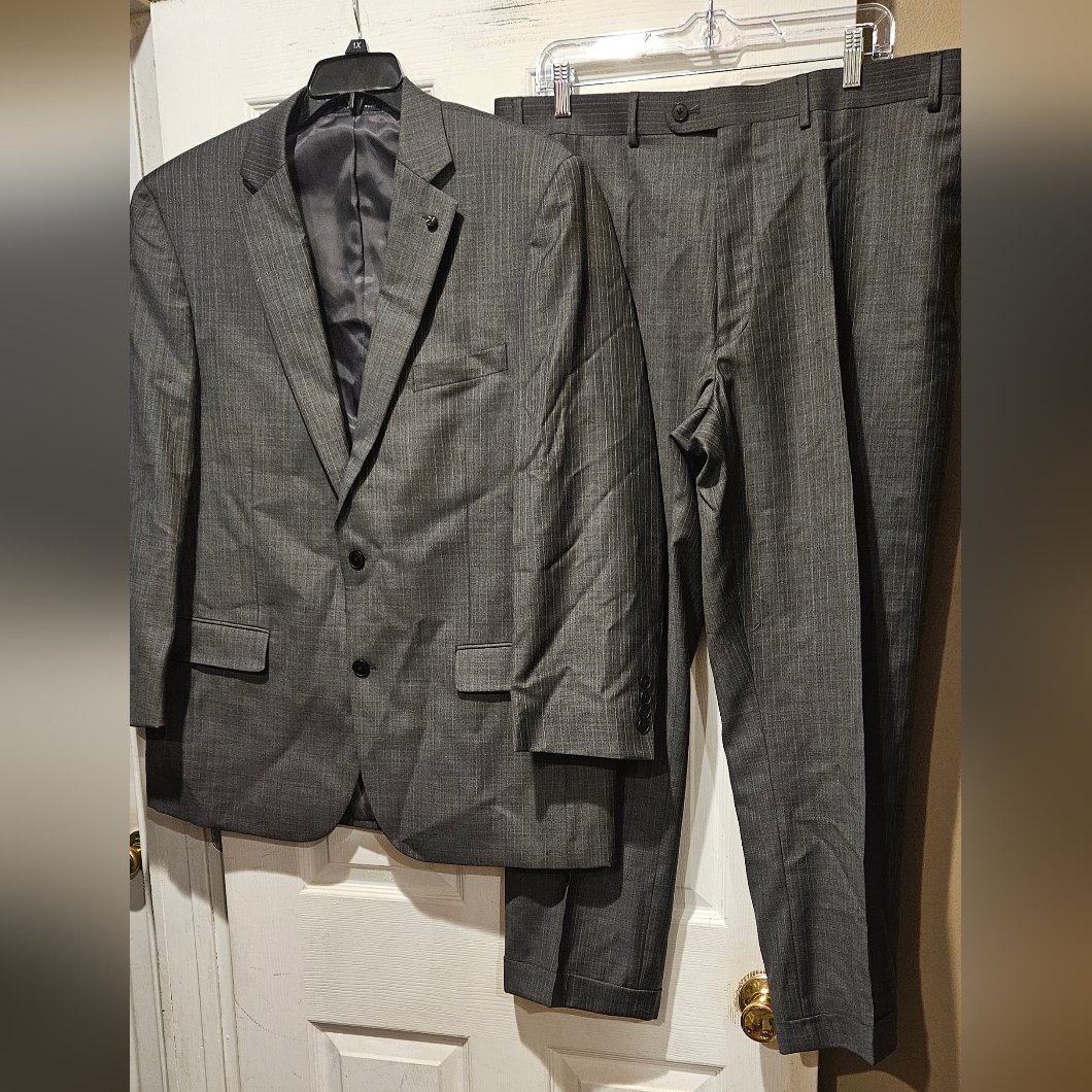 Perry Ellis Portfolio Suit